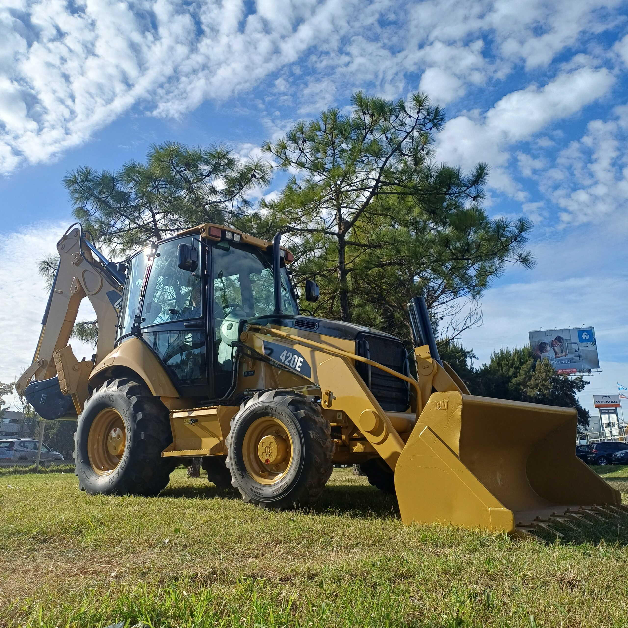 Retroexcavadora Caterpillar 420E 4x4